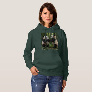 Whimsical Wonders: Baby Pandas spielt im Wald Hoodie