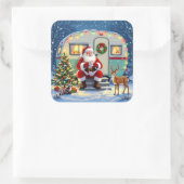 Whimsical Woodland Christmas and Retro RV Camper Quadratischer Aufkleber (Tasche)