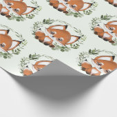 Whimsical Woodland Greenery Baby Fox Geschenkpapier (Ecke)