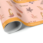 Whimsical Woodlands Fall Vibes Personalize Family Geschenkpapier (Rolleneckpunkt)