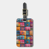 Whimsicaler Patchwork-Quilt-Muster: Farbdesign Gepäckanhänger (Vorderseite vertikal)