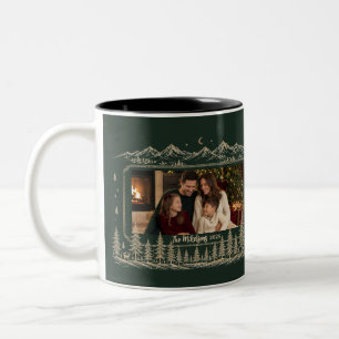 Whimsicaler Weihnachtsbaumwald Zweifarbige Tasse