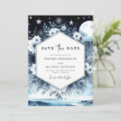 Whimsikale Typografie Moonlit Wedding Save The Date (Stehend Vorderseite)