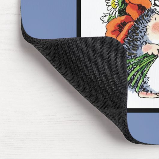 Whimsikaler Igel und Poppies Mousepad (Ecke)