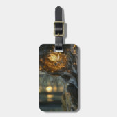 Whimsikales Bild einer Fee im Höhlen eines Baumes Gepäckanhänger (Vorderseite vertikal)