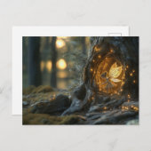 Whimsikales Bild einer Fee im Höhlen eines Baumes Postkarte (Vorne/Hinten)