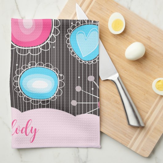 Whimsikalrosa blaue Herzen und Blume Blumenname Geschirrtuch (Viertel Falte)