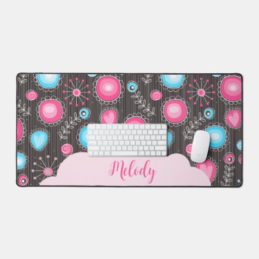 Whimsikalrosa blaue Herzen und Blume Blumenname Schreibtischunterlage (Tastatur & Maus)
