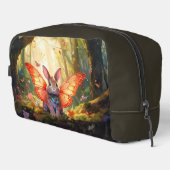 Whimsikisches Hasen in einem verzauberten Wald Waschbeutel (Rechte Ecke)