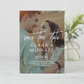 Whimsikkalligraphie | Dunkles Foto Overlay Save The Date (Stehend Vorderseite)