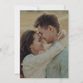 Whimsikkalligraphie | Dunkles Foto Overlay Save The Date (Rückseite)