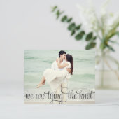 Whimsikkalligraphie Save the Date Postkarte (Stehend Vorderseite)