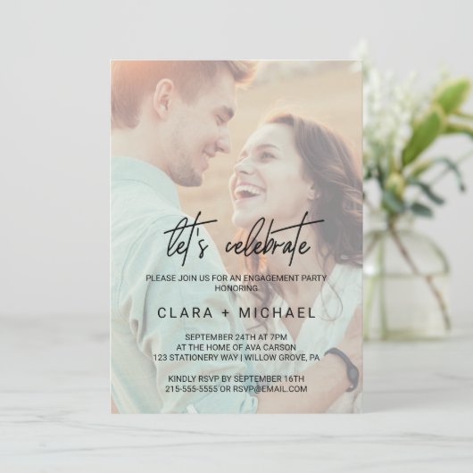 Whimsikkalligraphie verblasstes Foto feiern Einladung (Stehend Vorderseite)