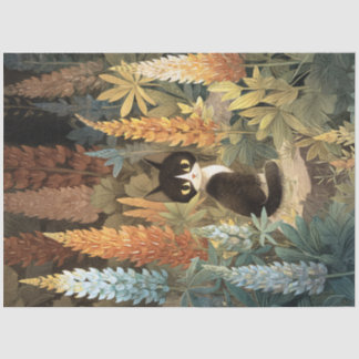Whimsikkat sitzend zwischen lebendigen Lupine-Blum Seidenpapier