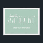 Whimsikum rustikal Save the Date Ankündigungspostkarte<br><div class="desc">Diese charmante,  landeschic Save the Date Postkarte enthält den Text "Bitte rett unser Datum" in zwei skurrilen Schriftart. Der hübsche grüne Hintergrund und der handgezeichnet weiße Rand verleihen der Karte einen ganz besonderen Charme.</div>