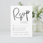 Whimsische Schrift Nothing Fancy Hochzeits-Antwort RSVP Karte (Stehend Vorderseite)