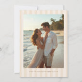Whimsische Shell-Monogramm-Küstenhochzeit Save The Date (Rückseite)
