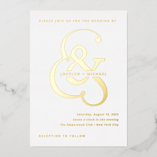 Whimsischer Ampersand | Hochzeit mit Gold und Weiß Folieneinladung (Vorderseite)