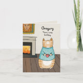Whimsischer Cartoon Cat Cosy Winter Geburtstag Karte (Vorderseite)