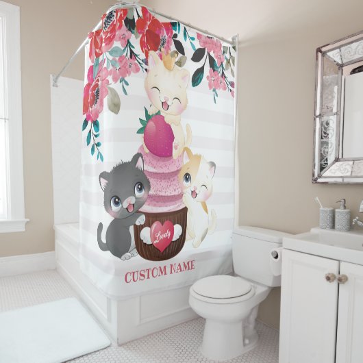 Whimsischer Cartoon Katzen Erdbeere Cupcake Duschvorhang (Beispiel)