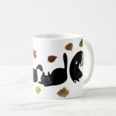 Whimsischer Cat Line Art mit Herbstleuten Kaffeetasse (VorderseiteRechts)