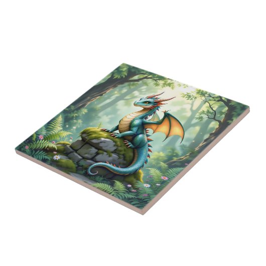 Whimsischer Drache auf antikem Stein Fliese (Seite)