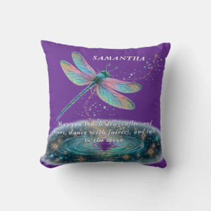 Whimsischer Dragonfly-Zauber Lila Magerstaub Kissen