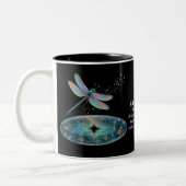 Whimsischer Dragonfly-Zauber Lila Magerstaub Zweifarbige Tasse (Links)