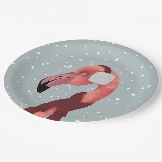 Whimsischer, gemütlicher Winter Flamingo mit Scarf Pappteller (Schrägansicht)