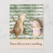 Whimsischer Igel & Biber Tanz Postkarte (Vorderseite)