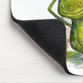 Whimsischer Schlaffrosch unter einem Pilz Mousepad (Ecke)