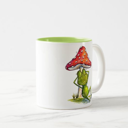 Whimsischer Schlaffrosch unter einem Pilz Zweifarbige Tasse (VorderseiteRechts)