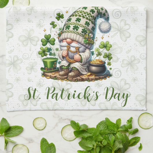 Whimsischer St. Patrick's Day Gnom Geschirrtuch (Gefaltet)