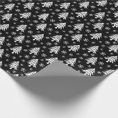 Whimsischer Weihnachtsbaum Snowflake White Black Geschenkpapier (Ecke)