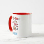 Whimsischer Weihnachtshund auf Eis-Skaten Tasse (Vorderseite Links)