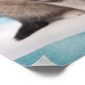 Whimsischer Weihnachtskittens auf Gold Stand Poster (Ecke)