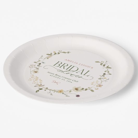 Whimsisches Brautparty "Garden & Bows" Pappteller (Schrägansicht)
