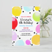 Whimsisches Comic Stil Ballons Geburtstagsparty Einladung (Stehend Vorderseite)