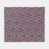 Whimsisches florales Design mit Reben auf violette Fleecedecke (Vorderseite (Horizontal))