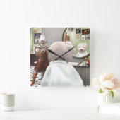 Whimsisches Friseursalon Quadratische Wanduhr (Zuhause)