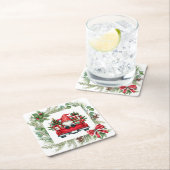 Whimsisches Gnome in Red Truck mit Weihnachtskranz Rechteckiger Pappuntersetzer (Vor Ort)