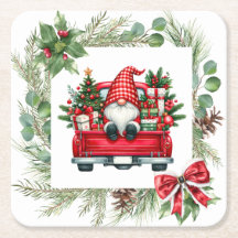 Whimsisches Gnome in Red Truck mit Weihnachtskranz