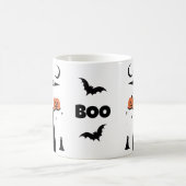 Whimsisches Halloween 'BOO' mit Spooky-Charakter Kaffeetasse (Mittel)