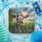 Whimsisches Kuh-Peering über Zaun Pappteller (Party)