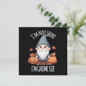 Whimsisches Niedliches Gnome im Herbst (Stehend Vorderseite)