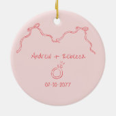 Whimsisches Paar verlobt handgezeichnete Doodle Ke Keramik Ornament (Hinten)