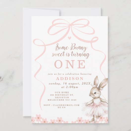 Whimsisches Pink Bow Tutu etwas Bunny Birthday Einladung (Vorderseite)