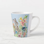 Whimsisches Rabbit Blue Chinoiserie Blumenstrauß Milchtasse (Rechts)