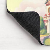 Whimsisches Schloss mit grünem Garten Mousepad (Ecke)