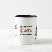 Whimsisches schwarzes Katzen jagen roter Punkt Tasse (Zentrum)